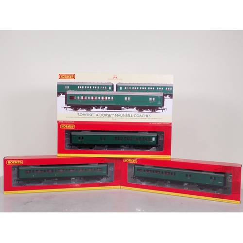 1152 - A Hornby 00 gauge 'Somerset & Dorset' Maunsell Coach Pack