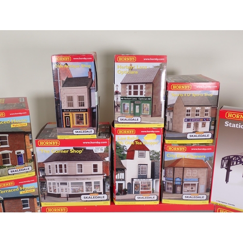 1153 - Fifteen boxed Hornby 00gauge Buildings including Station Terminus, Terraced Houses, Antique Shop, Co... 