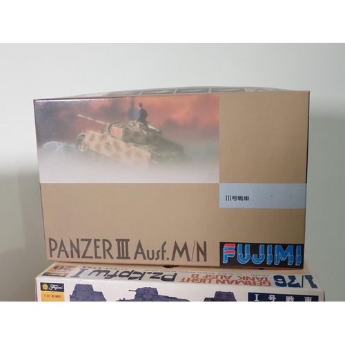 1156 - A box of mainly 1:76 scale plastic Kits of Military Vehicles including Airfix, Matchbox, Fujimi, etc... 