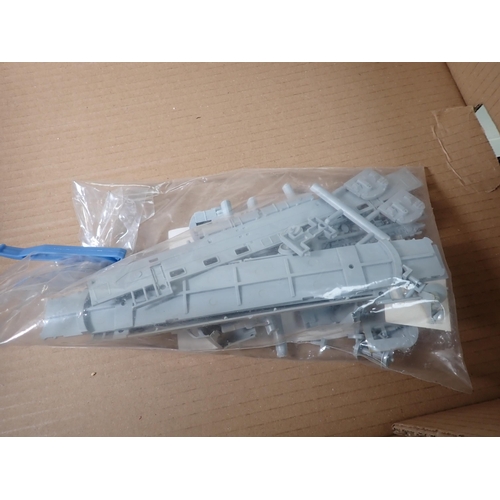 1156 - A box of mainly 1:76 scale plastic Kits of Military Vehicles including Airfix, Matchbox, Fujimi, etc... 