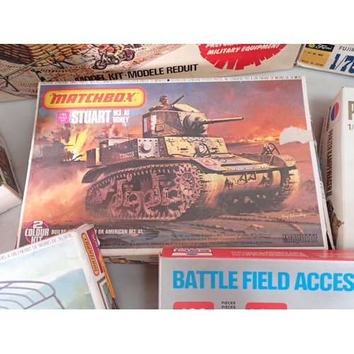 1156 - A box of mainly 1:76 scale plastic Kits of Military Vehicles including Airfix, Matchbox, Fujimi, etc... 