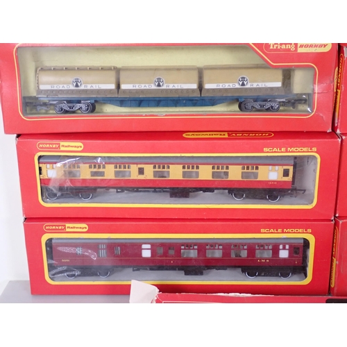 1165 - A boxed Triang Hornby 0-6-0T Locomotive, seven boxed Hornby and Hornby Triang 00 gauge Coaches, a Ma... 