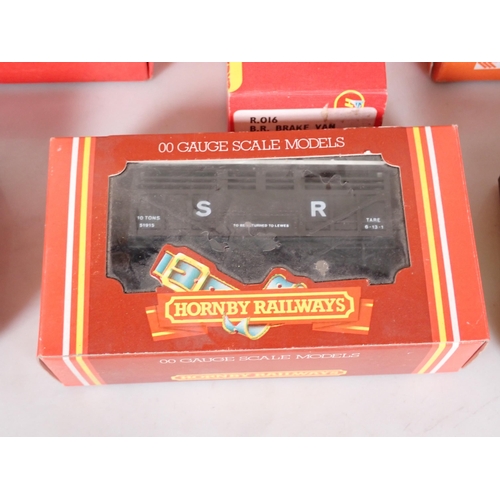 1165 - A boxed Triang Hornby 0-6-0T Locomotive, seven boxed Hornby and Hornby Triang 00 gauge Coaches, a Ma... 