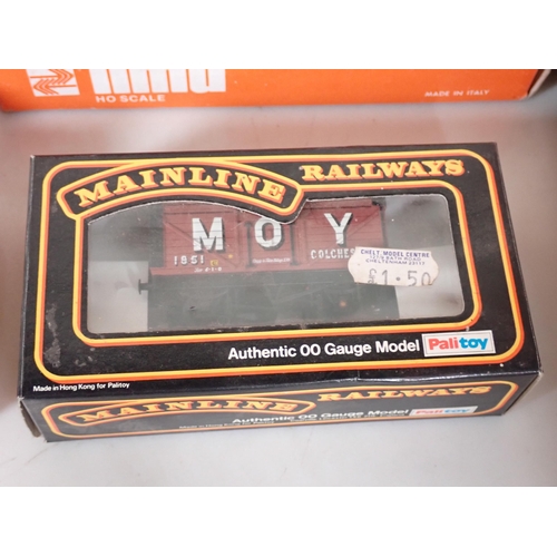 1165 - A boxed Triang Hornby 0-6-0T Locomotive, seven boxed Hornby and Hornby Triang 00 gauge Coaches, a Ma... 