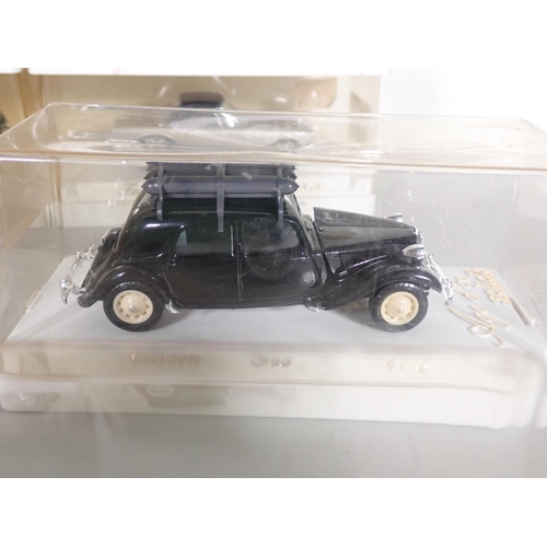 1176 - Twenty perspex box Solido Age d'or diecast Models including Facel Vega, Talbot J23, Rolls Royce, etc... 