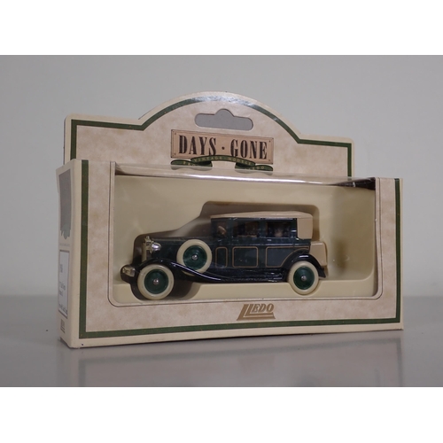 1183 - Thirty two boxed Lledo Days Gone diecast Models