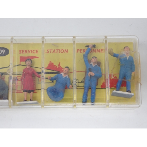 1238 - A boxed Dinky Toys 009 Service Station Personnel Set