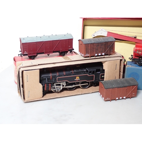 1252 - A box of Hornby Dublo items including seven boxed Wagons, a boxed 4620 Breakdown Crane, a factory re... 