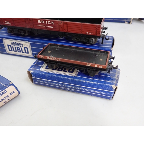 1273 - A quantity of Hornby Dublo 3-rail including two boxed D21 Corridor Coaches, Vacuum Oil Tank, D1 BR G... 