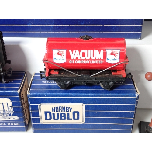 1273 - A quantity of Hornby Dublo 3-rail including two boxed D21 Corridor Coaches, Vacuum Oil Tank, D1 BR G... 