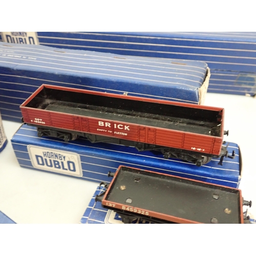 1273 - A quantity of Hornby Dublo 3-rail including two boxed D21 Corridor Coaches, Vacuum Oil Tank, D1 BR G... 