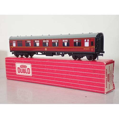 1275 - Seven boxed Hornby Dublo Coaches comprising 4075 Passenger Brake Van, 2x 4062 Open Corridor Coaches ... 