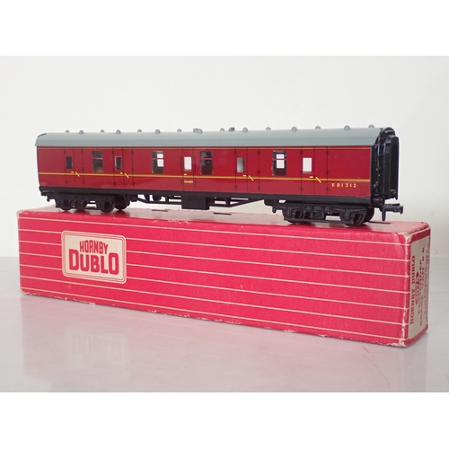 1275 - Seven boxed Hornby Dublo Coaches comprising 4075 Passenger Brake Van, 2x 4062 Open Corridor Coaches ... 