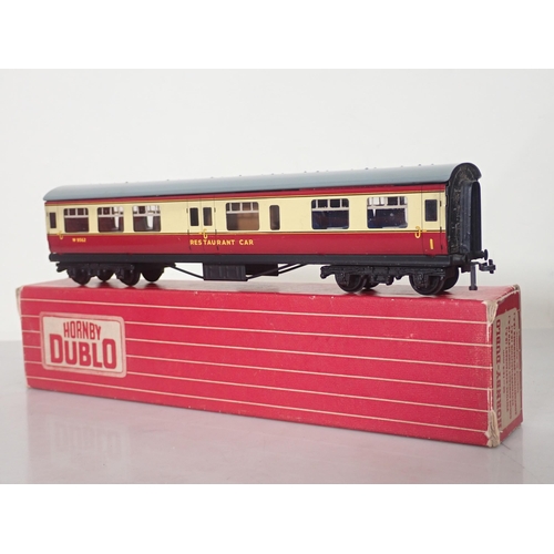 1276 - Ten Hornby Dublo Coaches comprising boxed 4025 and 4026 Suburban Coaches, 2x D14 boxed Suburban Coac... 