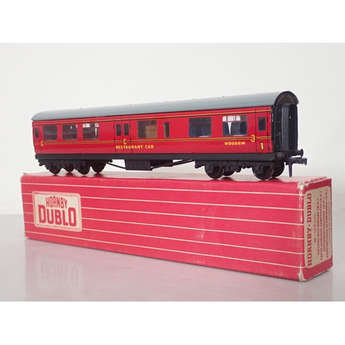 1276 - Ten Hornby Dublo Coaches comprising boxed 4025 and 4026 Suburban Coaches, 2x D14 boxed Suburban Coac... 