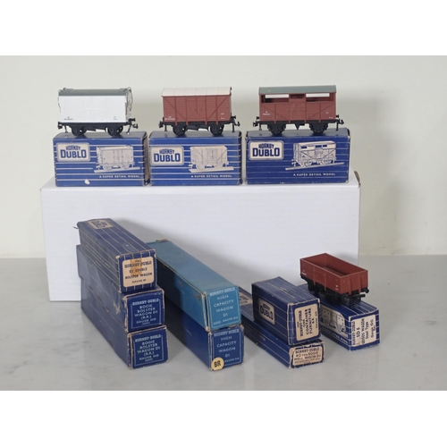 1279 - Ten boxed Hornby Dublo 3-rail Wagons comprising SD6 WR Refrigerator Van, SD6 Ventilated Van, SD6 Cat... 