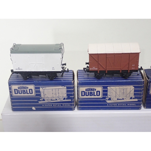 1279 - Ten boxed Hornby Dublo 3-rail Wagons comprising SD6 WR Refrigerator Van, SD6 Ventilated Van, SD6 Cat... 