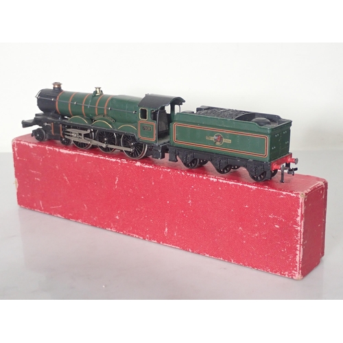 1288 - A boxed Hornby Dublo 2220 'Denbigh Castle' Locomotive, with guarantee. Loco VG-Ex, box G