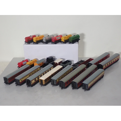 1290 - Ten unboxed Hornby Dublo Coaches including LNER, GWR and BR and thirteen Wagons including 'Mobil', '... 