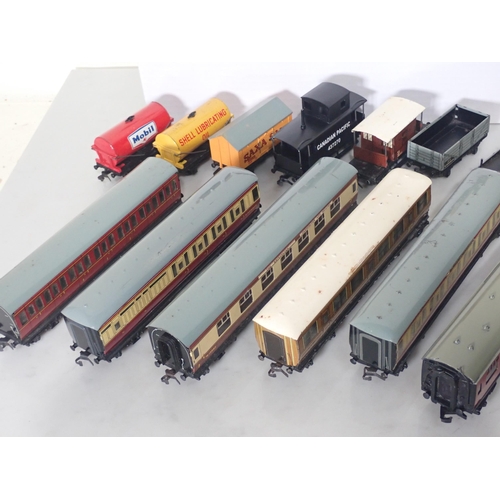 1290 - Ten unboxed Hornby Dublo Coaches including LNER, GWR and BR and thirteen Wagons including 'Mobil', '... 