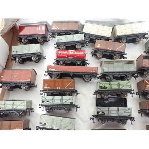 1292 - Thirty two unboxed Hornby Dublo 3-rail Wagons , generally VG-Ex