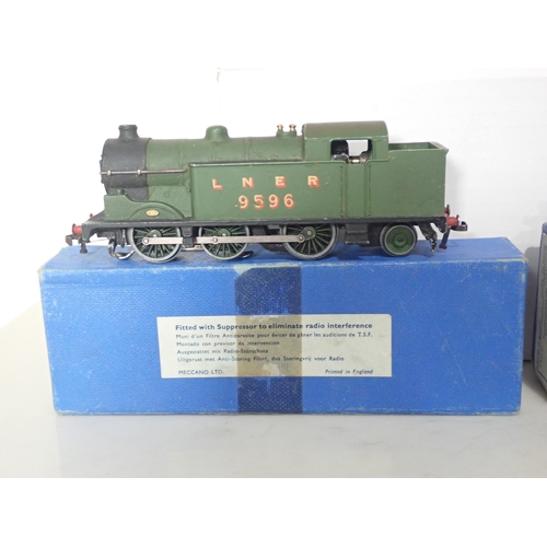 1294 - A boxed Hornby Dublo EDL11 gloss 'Silver King' A4 Locomotive and Tender, a boxed EDL7 0-6-2T LNER gr... 