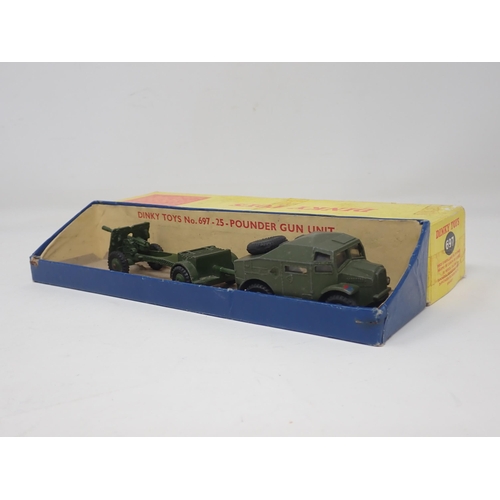 1361 - A boxed Dinky Toys No.697 25-pounder Field Gun Set