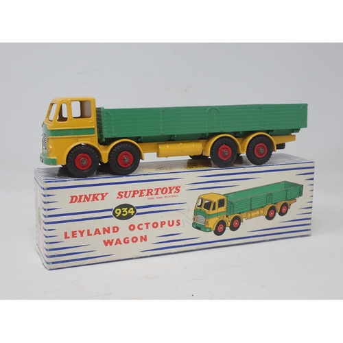 1493 - A boxed Dinky Toys No.934 Leyland Octopus Wagon