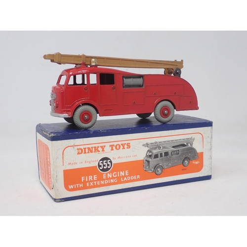 1495 - A rare boxed Dinky Toys No.555 Fire Engine with tan extending ladder