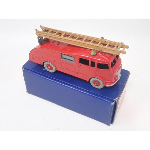 1495 - A rare boxed Dinky Toys No.555 Fire Engine with tan extending ladder