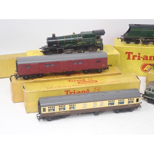 1514 - A boxed Triang TT gauge T91 Castle Class Locomotive lacking tender, a Merchant Navy Class lacking te... 