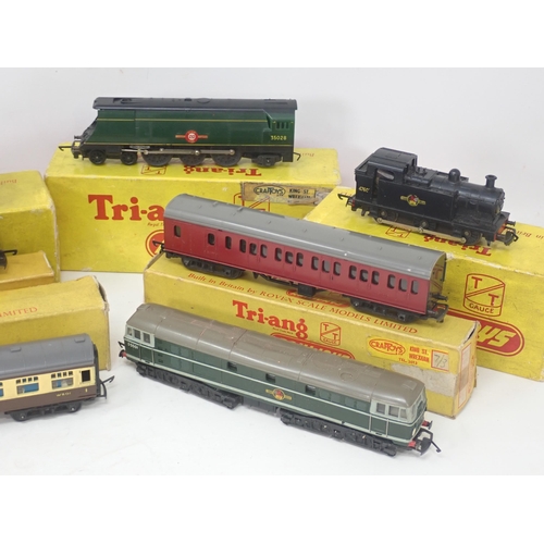 1514 - A boxed Triang TT gauge T91 Castle Class Locomotive lacking tender, a Merchant Navy Class lacking te... 