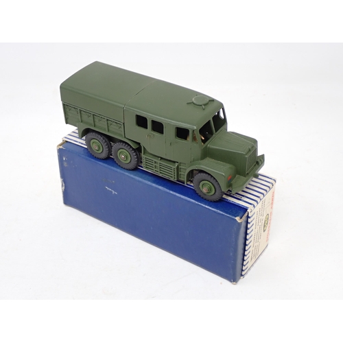 1350A - A boxed Dinky Toys No.689 Medium Artillery Tractor