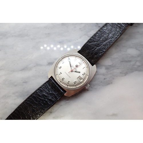 154 - A gentleman's Roamer Vanguard Wristwatch the silvered dial with arabic numerals, sweep seconds hand ... 