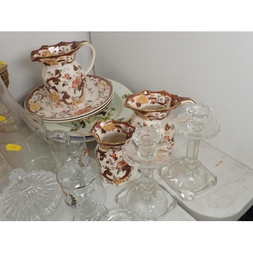 326 - A set of three Masons Ironstone 'Brown Velvet' Jugs, and two matching Plates, a brass Paraffin Lamp,... 