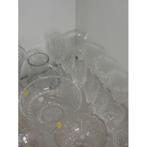 338 - A quantity of glassware including bowls, glasses, jug, etc