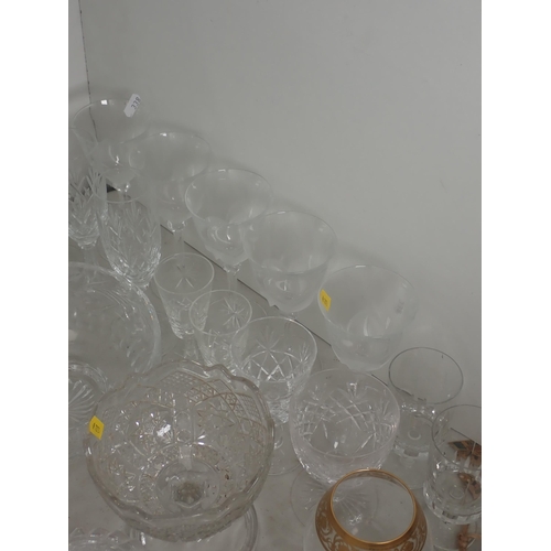 338 - A quantity of glassware including bowls, glasses, jug, etc