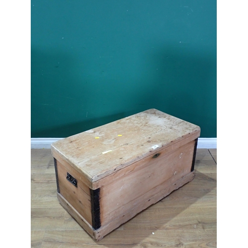 607 - A pine Blanket Box, 3ft W