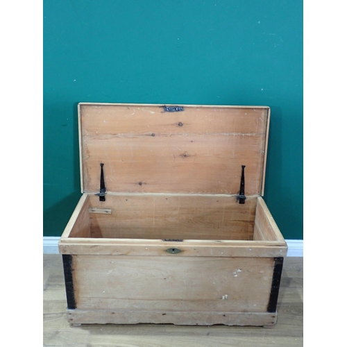 607 - A pine Blanket Box, 3ft W