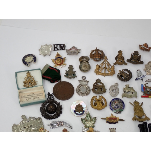 1246 - A quantity of British Army Badges including Royal Marines, Hampshire Yeomanry, Gurkha Transport Regi... 