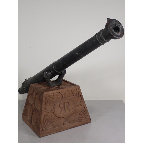 1273 - A 17th or 18th Century bronze Lantaka Cannon of typical form, barrel 36 1/2in L, on later carved oak... 