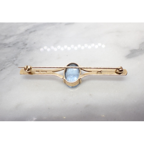 142 - A 9ct gold Bar Brooch claw-set oval-cut blue synthetic spinel, approx 58mm long, approx 4.90gms