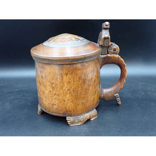 436 - An early 18th Century Peg Tankard, the slightly domed lid carved mythical beast, stylised dog thumb ... 