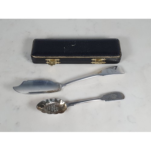 42 - A George III Irish silver Butter Knife, fiddle pattern,
Dublin 1814, and a Victorian silver Berry Sp... 