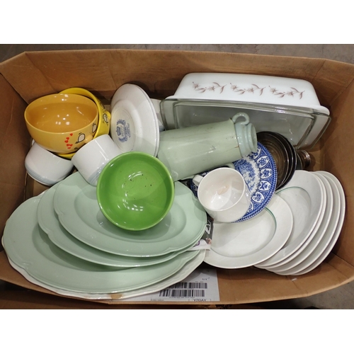 391 - A box of Drinking Glasses, Tea Cups, Saucers, etc.