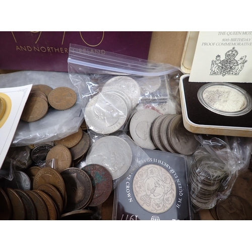 269 - A collection of mainly British Coins, to include a silver proof 1980 Crown in box of issue, and vari... 