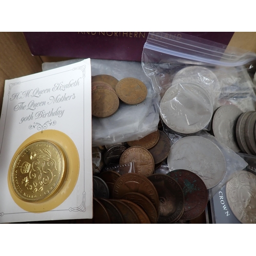 269 - A collection of mainly British Coins, to include a silver proof 1980 Crown in box of issue, and vari... 