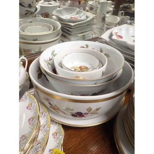 243 - A quantity of Royal Worcester Evesham Tableware, Stanley Tea Service, Noritake Dinnerware and variou... 