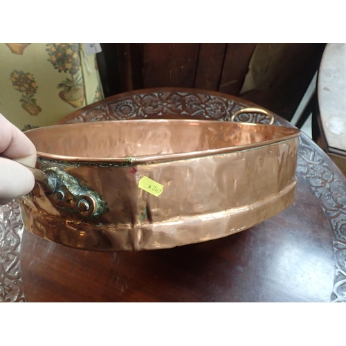 594 - An antique copper oval two handled Fish pan, 23in