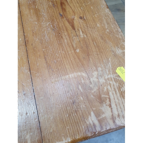 635 - A pine Kitchen Table 4ft 6in L x 2ft 5in H